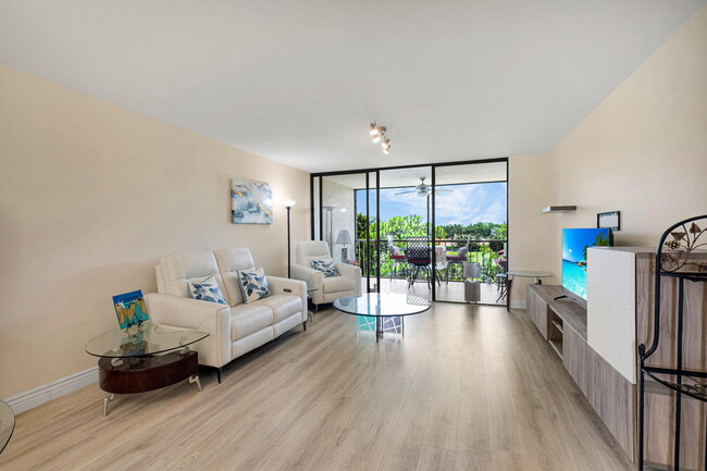 Building Photo - 6562 Boca Del Mar Dr