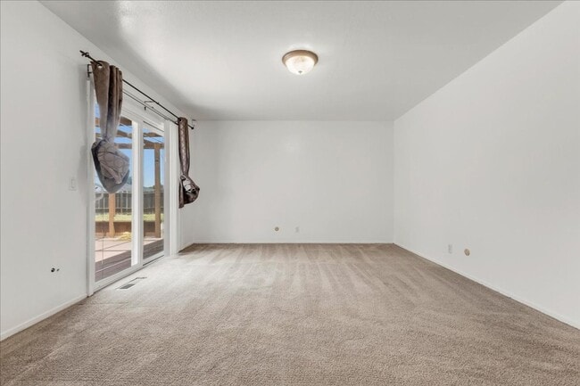 Building Photo - Four Bedroom in Oak Hill Oaks