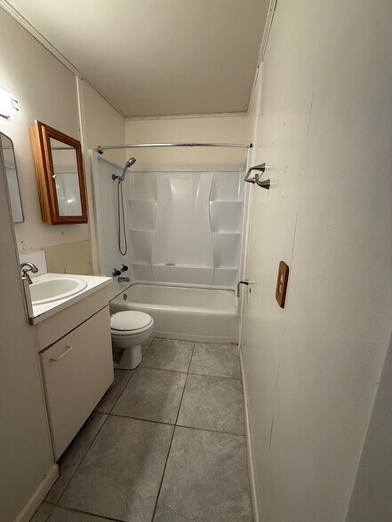 Building Photo - 114 Brockton Dr
