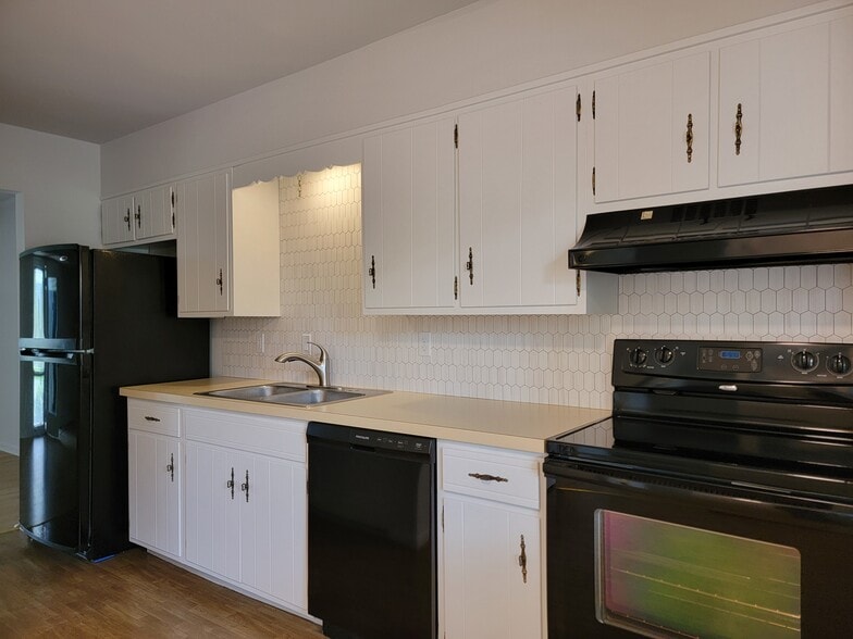 Building Photo - 541 Cloverbrook Dr