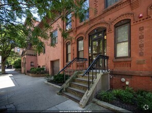 Building Photo - 133 Grand St