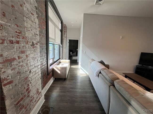 Building Photo - 800 N Clinton St