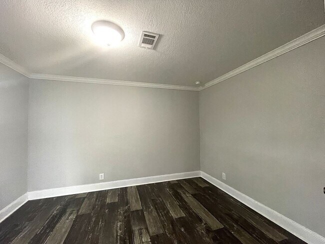 Building Photo - 36116 Plum Ave