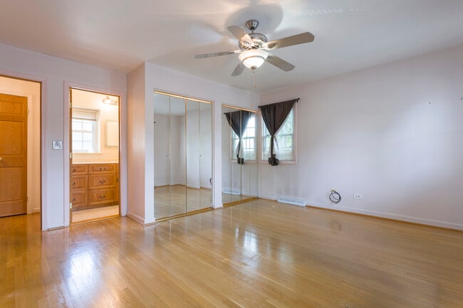 Building Photo - 1301 N Northwest Hwy