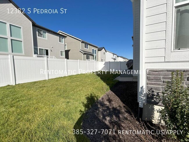 Building Photo - 12382 Pedroia St