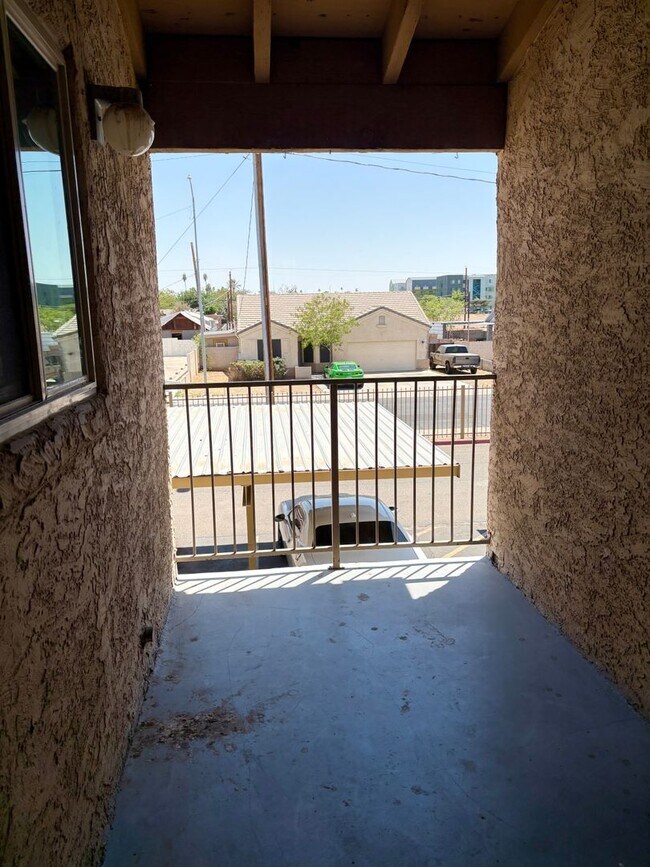 Building Photo - **GREAT 2 BEDROOM/2 BATHROOM/GATED CONDO I...