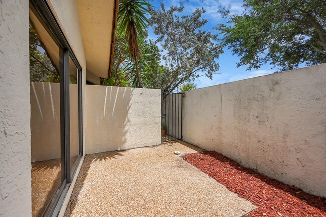 Building Photo - 6820 Allegre Ct