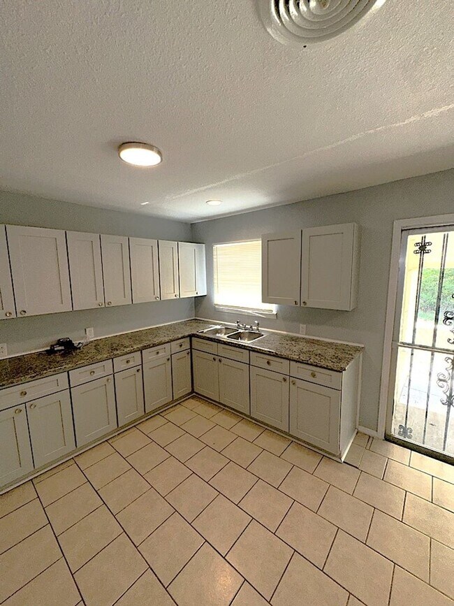 Building Photo - NEW IN MANAGEMENT - AVAILABLE NOW! $100 OFF MOVE IN SPECIAL