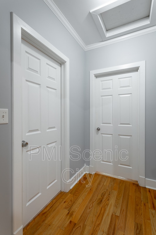 Building Photo - 513 Lytle St
