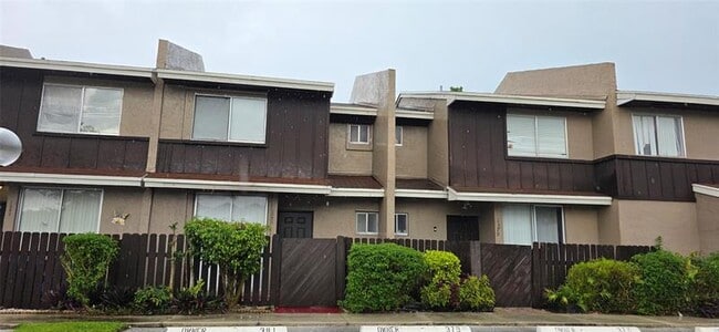 Building Photo - 1381 Sussex Dr