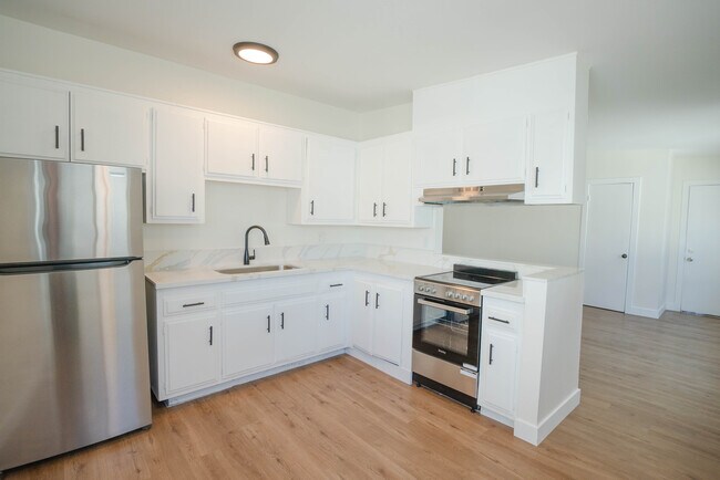 Primary Photo - 821 W 167th St