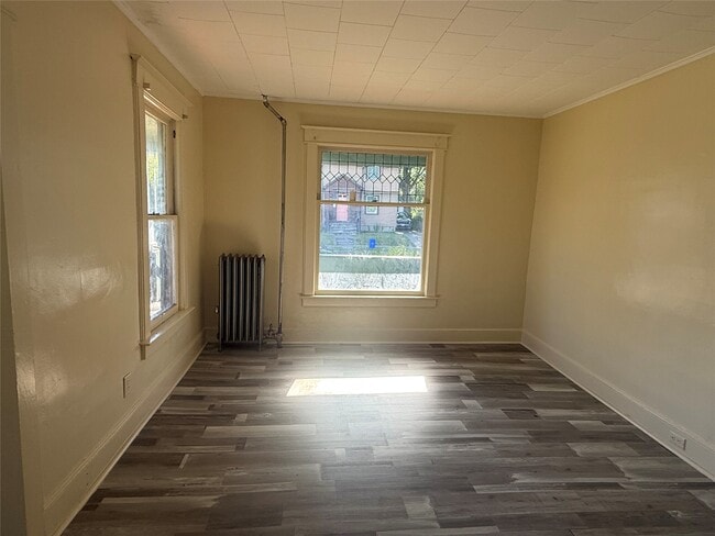 Building Photo - 64 Louisa St