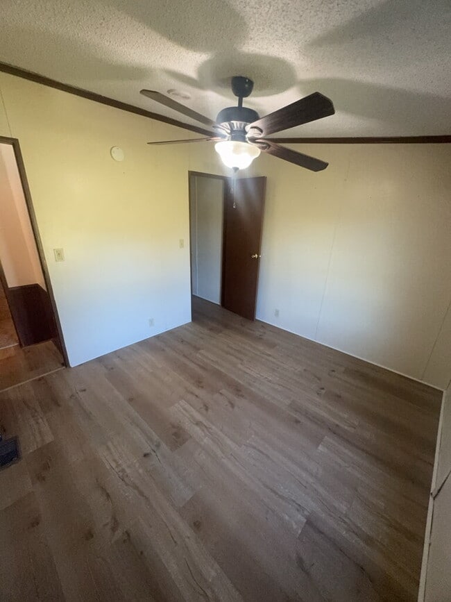 Building Photo - 1557 Catherine Lake Rd