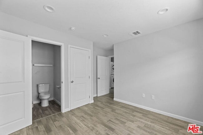 Building Photo - 1960 N Ontario St