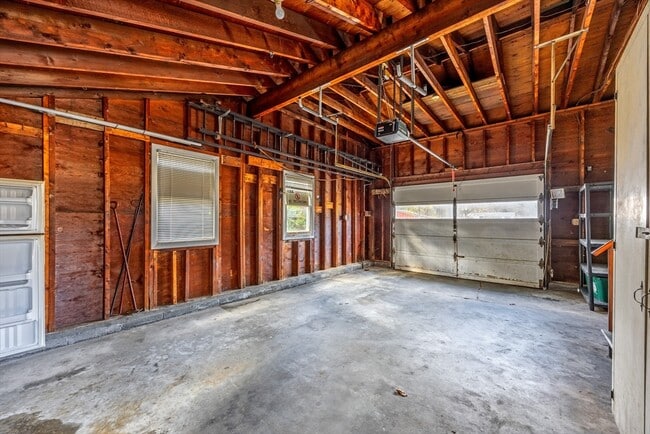 Building Photo - 26 Summit St