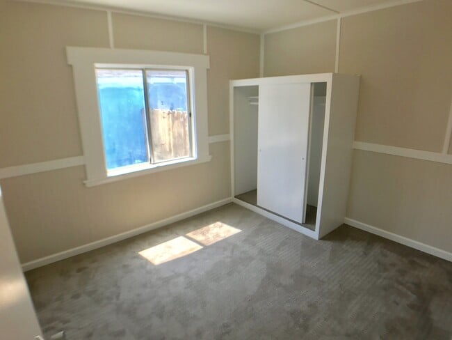 Building Photo - 528 E Washington Ave