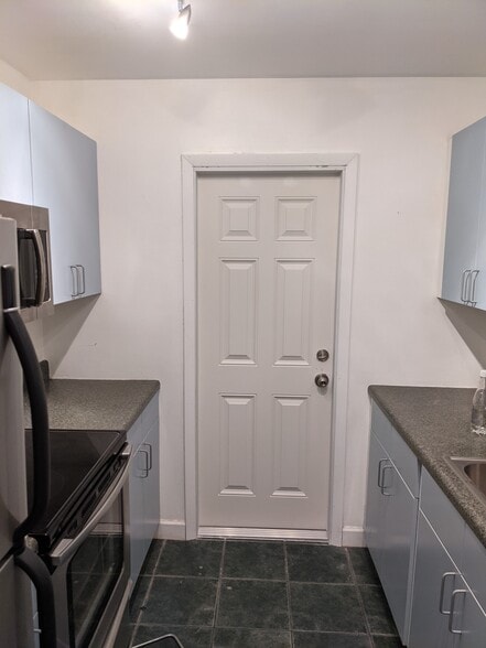 Kitchen - 3061 NE 49th St
