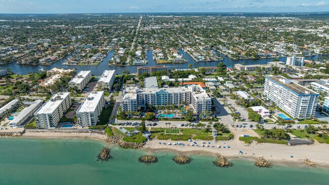 Building Photo - 961 S Ocean Dr