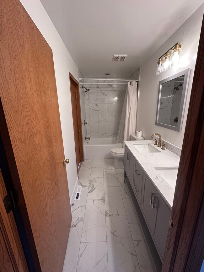 Bathroom - 5047 Hermitage Trail
