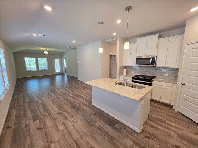 Building Photo - 221 Harper Ridge Dr