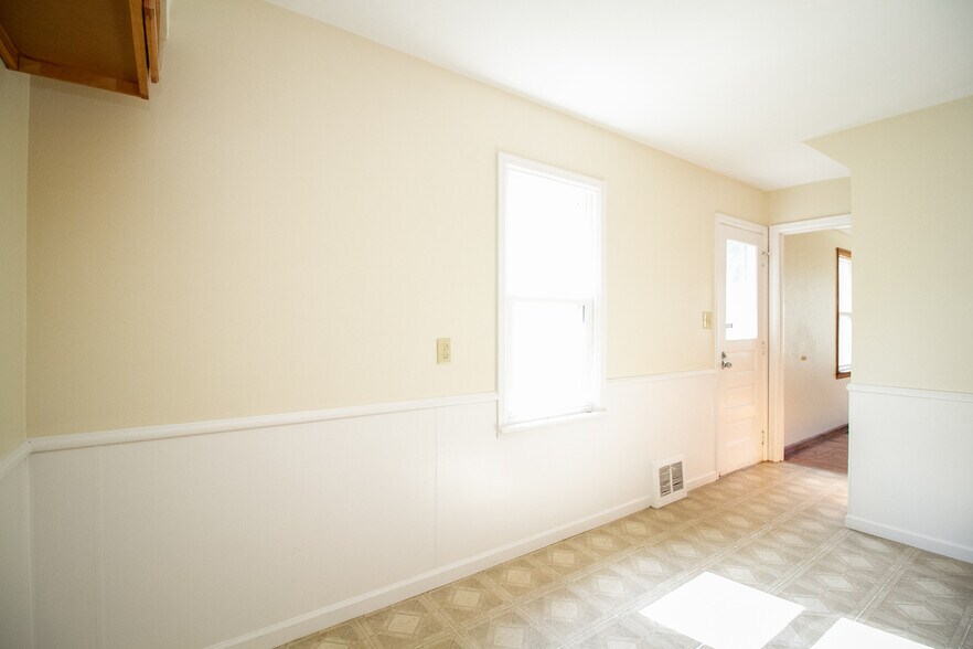 Building Photo - 1823 Marlow Rd