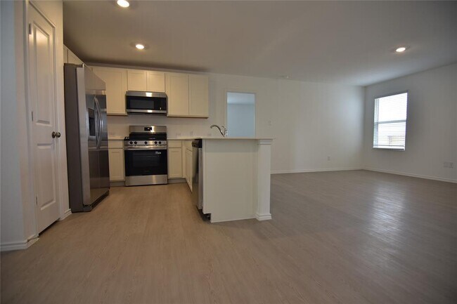 Building Photo - 373 Keefer