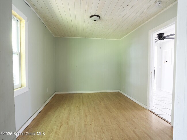 Building Photo - 317 Pineda St