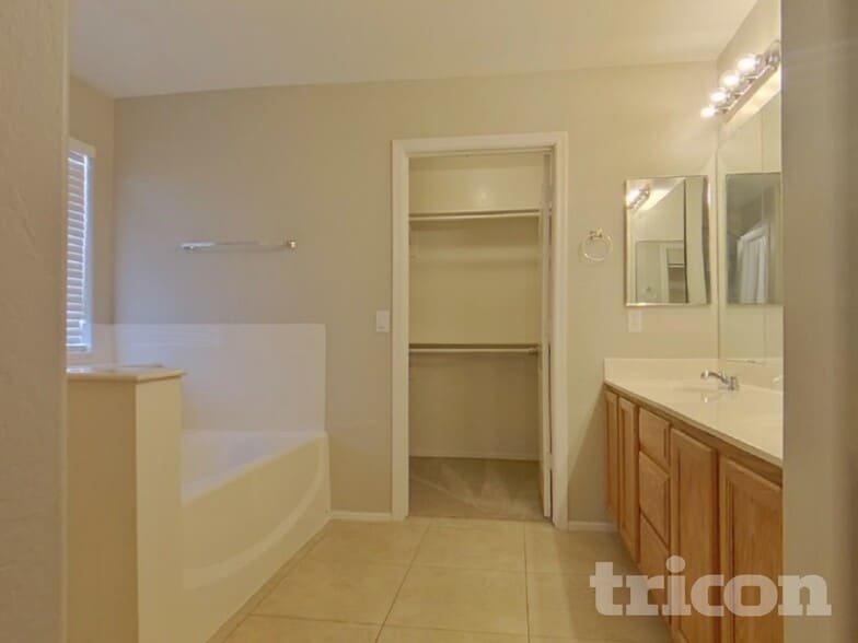 Building Photo - 4442 W Apollo Rd