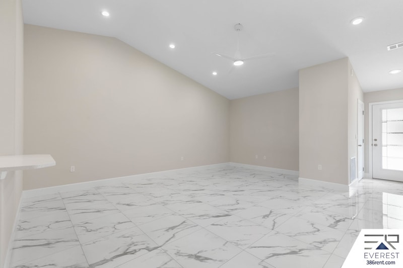 Building Photo - 16 Zoffer Ct