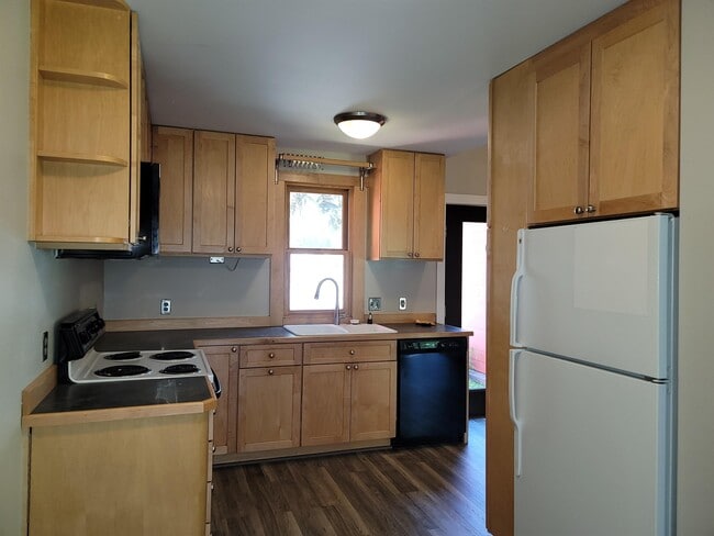 Building Photo - 1040 Smith Ln