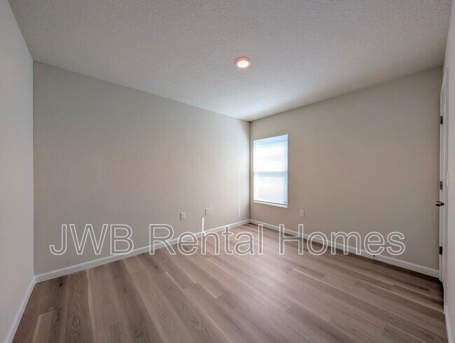 Building Photo - 1442 E 27th St