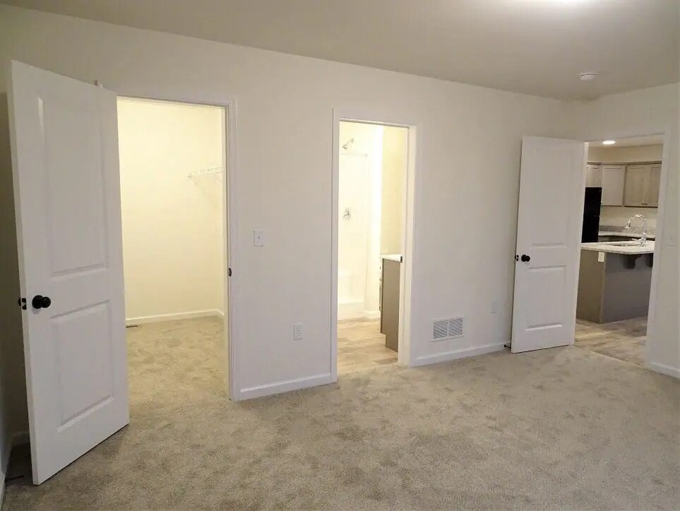 Building Photo - 2 Broken Arrow Dr