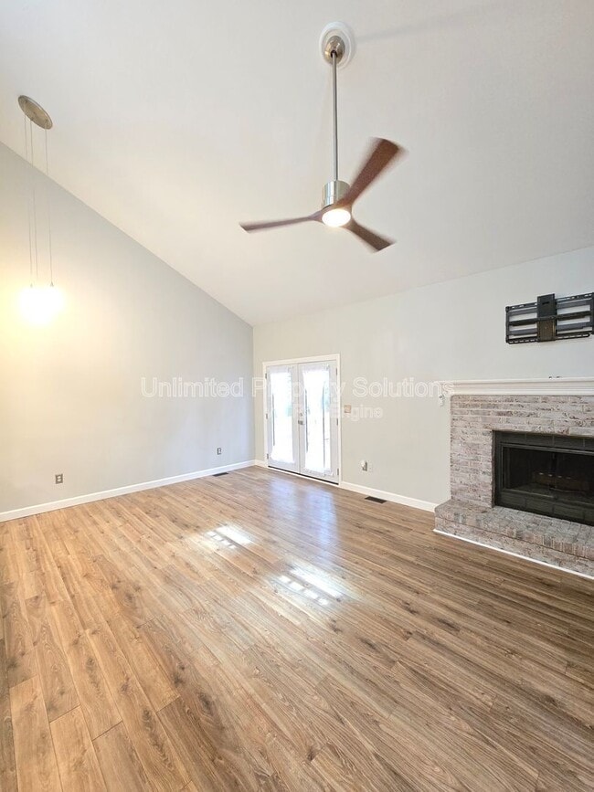 Building Photo - 106 Hillsdale Dr