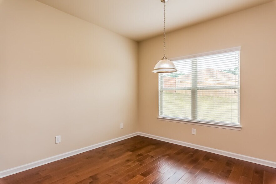 Building Photo - 803 Kite Way