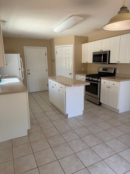 Building Photo - 258 Rawlins Ln