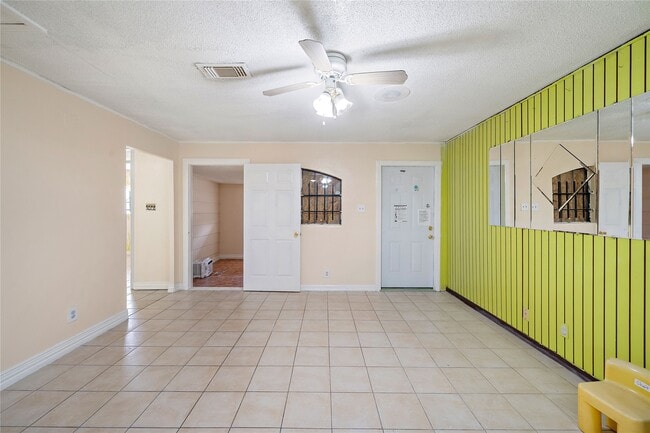Building Photo - 5639 Overdale St