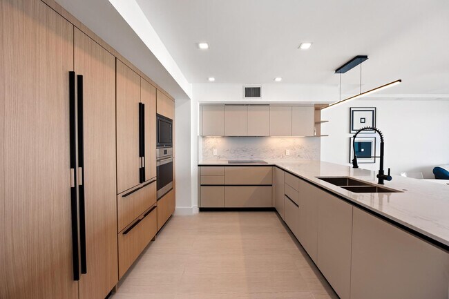 Building Photo - 9499 Collins Ave