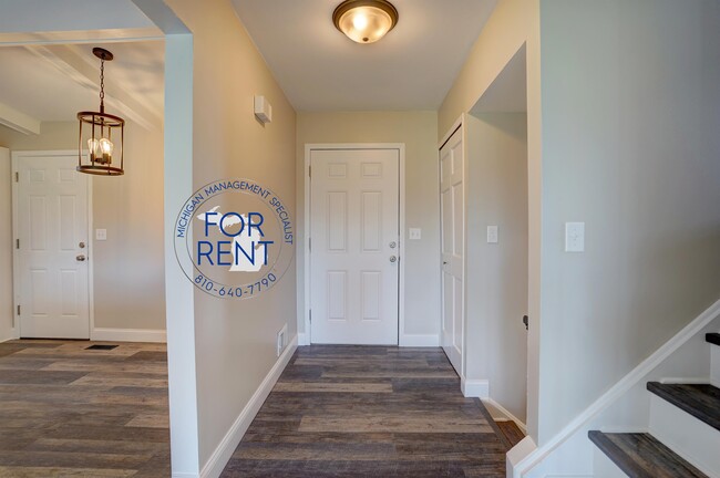 Building Photo - 5093 Spinning Wheel Dr