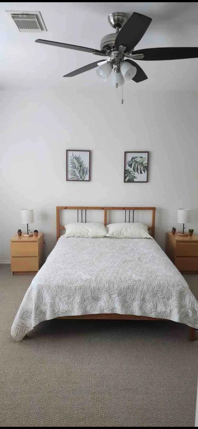 Master Bedroom - 806 W Heights Hollow Ln