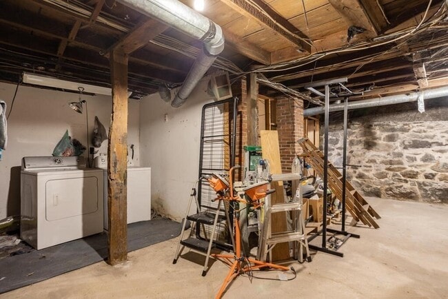 Building Photo - 48 Pleasant St