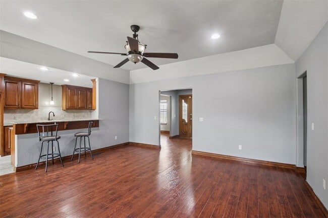 Building Photo - 10516 NW 16th St