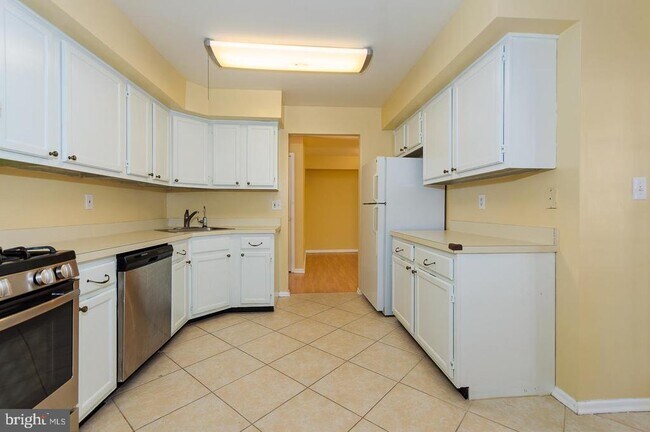 Building Photo - 115 Cascade Ct