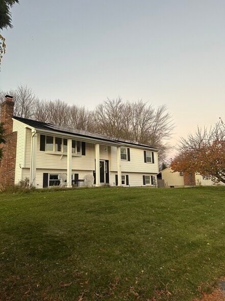 Primary Photo - 29 Montano Rd