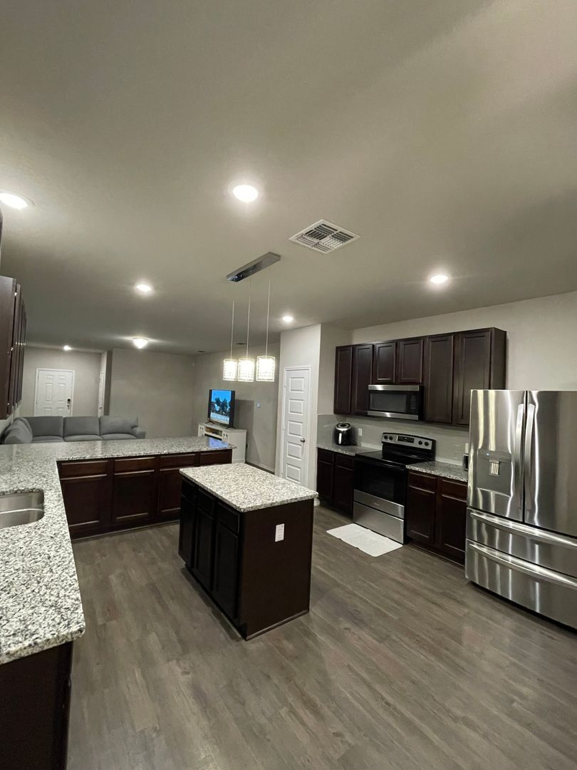 Building Photo - 331 Saddle Leaf