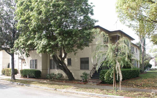Building Photo - Louise, 701