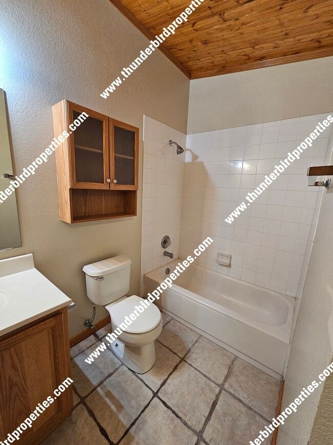 Building Photo - Lovely 3 Bedroom, 2 Bathroom, 2 Car Garage and 1,552 Sq. Ft. Home in Albuquerque.