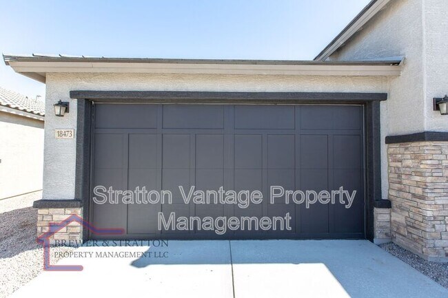 Building Photo - 18473 N Lakeside Dr