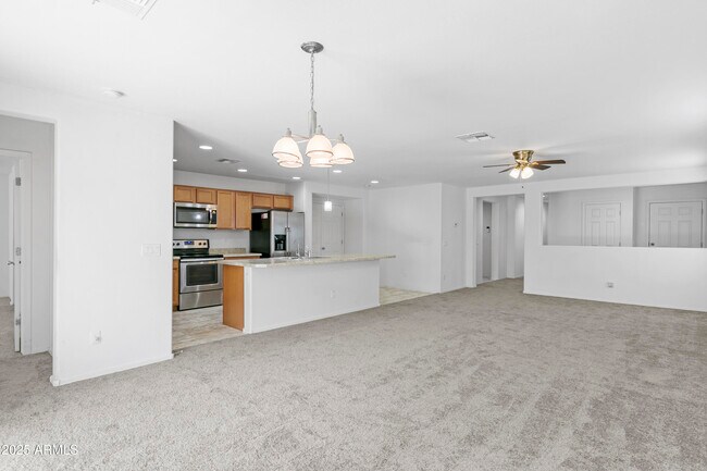 Building Photo - 40925 W Patricia Ln