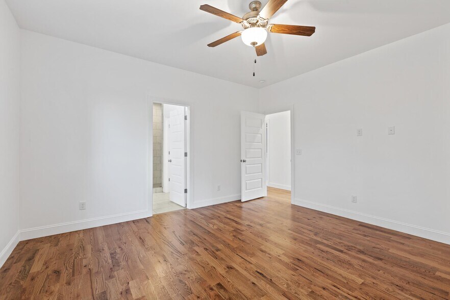 Building Photo - 2006 E 14th St