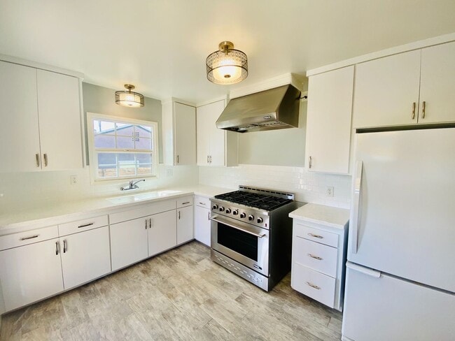 Building Photo - Stunning Allied Gardens Home- Upgraded with a Beautiful View!